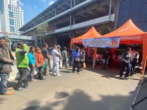 Gerakan Pangan Murah di Polda Metro, Beras Rp 11 Ribu/Kg Diserbu Warga
