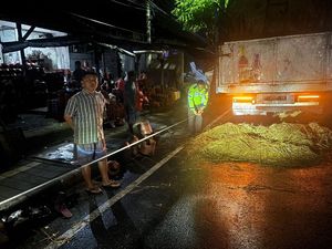 Remaja Tewas Tabrak Truk Parkir di Jalan Raya Kapal Badung Remaja Tewas Tabrak Truk Parkir di Jalan Raya Kapal Badung