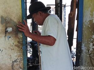 Nasib Pilu Kakek Penjual Pisang di Purwakarta, Rumah Habis Terbakar Nasib Pilu Kakek Penjual Pisang di Purwakarta, Rumah Habis Terbakar