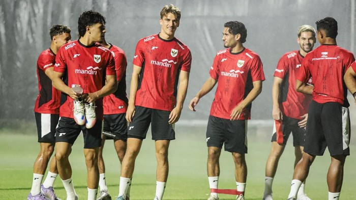 Timnas Indonesia Latihan di Surabaya, Bidik Kemenangan di Fifa Matchday Sejumlah pemain Timnas Indonesia mengikuti sesi latihan di Lapangan C Stadion Gelora Bung Tomo, Surabaya, Jawa Timur, Selasa (2/9/2025). Latihan tersebut digelar sebagai persiapan jelang Fifa Matchday melawan Timnas China Taipei pada (5/9) dan Lebanon (8/9) di Stadion Gelora Bung Tomo, Surabaya. ANTARA FOTO/Rizal Hanafi