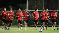 Latihan tersebut dipimpin langsung jajaran pelatih untuk memantapkan taktik dan strategi menghadapi dua lawan tangguh, yakni Timnas China Taipei pada 5 September dan Lebanon pada 8 September. ANTARA FOTO/Rizal Hanafi