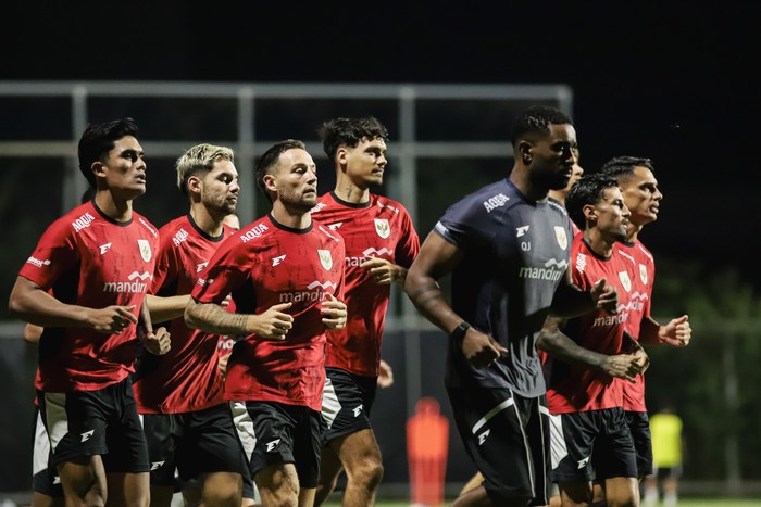 Sejumlah pemain Timnas Indonesia mengikuti sesi latihan di Lapangan C Stadion Gelora Bung Tomo, Surabaya, Jawa Timur, Selasa (2/9/2025). Latihan tersebut digelar sebagai persiapan jelang Fifa Matchday melawan Timnas China Taipei pada (5/9) dan Lebanon (8/9) di Stadion Gelora Bung Tomo, Surabaya. ANTARA FOTO/Rizal Hanafi