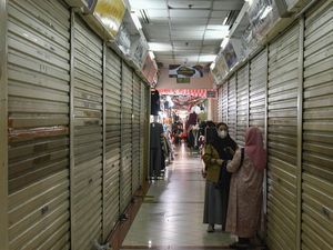 Unjuk Rasa Bikin Sepi, Omzet Pedagang Pasar Tanah Abang Anjlok 90 Persen