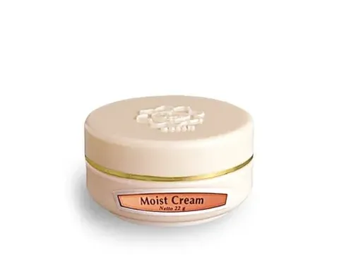 Viva Queen Moisturizer Cream dengan kandungan Vitamin A, E, dan F untuk menjaga kelembapan kulit dan menjadikan kulit tetap halus dan lembut.