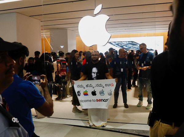 Warga India Antusias di Apple Store Perdana Bengaluru, Produk Baru Jadi Rebutan