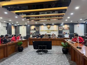 Andre Rosiade, Daniel Johan, dan Kawendra Lukistian Terima Massa GMNI di DPR Andre Rosiade, Daniel Johan, dan Kawendra Lukistian Terima Massa GMNI di DPR