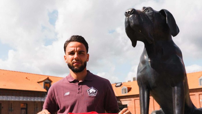 Calvin Verdonk resmi berseragam Lille. Bek Timnas Indonesia itu resmi diumumkan pada Senin (1/9/2025). Verdonk diboyong dari NEC Nijmegen dan diikat kontrak selama 3 tahun.