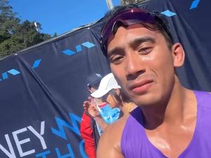 Daffa Wardhana Nangis Usai Marathon di Sydney, Ariel Tatum Bangga Daffa Wardhana Nangis Usai Marathon di Sydney, Ariel Tatum Bangga