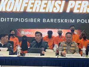Polri Tetapkan 7 Tersangka Pemilik Akun Medsos Provokasi Terkait Kericuhan Polri Tetapkan 7 Tersangka Pemilik Akun Medsos Provokasi Terkait Kericuhan