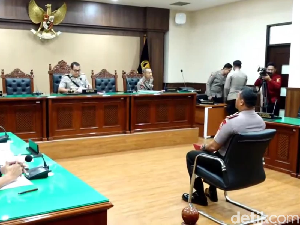 Kompol Kosmas Jalani Sidang Etik Kasus Ojol Affan Dilindas Rantis Brimob Kompol Kosmas Jalani Sidang Etik Kasus Ojol Affan Dilindas Rantis Brimob