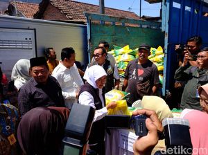 Pemprov Jatim Gelar Pasar Murah di Sidoarjo Pemprov Jatim Gelar Pasar Murah di Sidoarjo