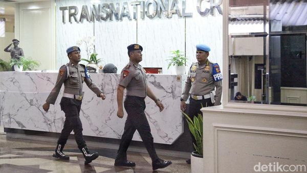 Kompol Cosmas Hadiri Sidang Etik Kasus Tewasnya Pengemudi Ojol Dilindas Rantis