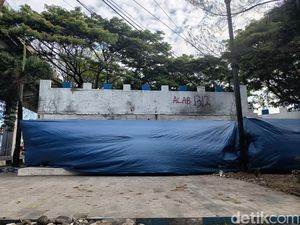 Kerugian Akibat 2 Pos Polantas Dibakar Saat Demo di Makassar Rp 525 Juta Kerugian Akibat 2 Pos Polantas Dibakar Saat Demo di Makassar Rp 525 Juta