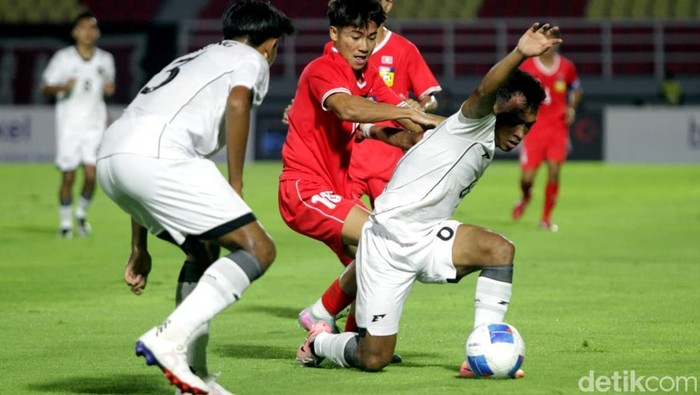 Laga Kualifikasi Piala Asia U-23 antara Timnas Indonesia melawan Laos di Stadion Gelora Delta Sidoarjo.