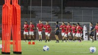 Latihan tersebut digelar sebagai persiapan Kualifikasi AFC U-23 Asian Cup 2026 yang diikuti Indonesia, Laos, Macau, dan Korea Selatan pada 3-9 September mendatang di Sidoarjo. Foto: ANTARA FOTO/Umarul Faruq