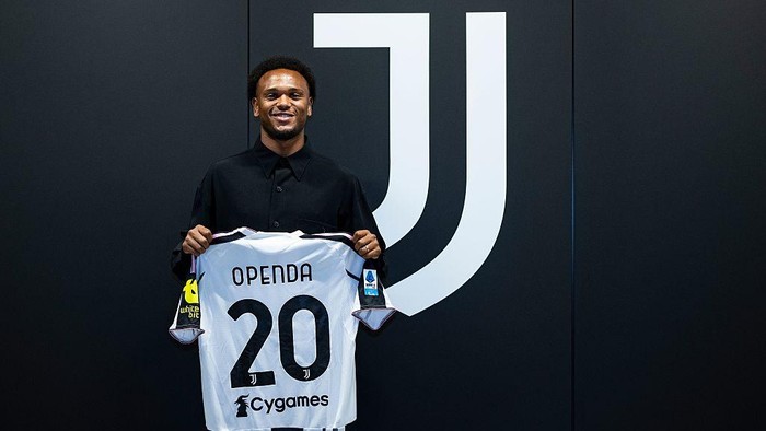 TURIN, ITALY - SEPTEMBER 01: Juventus new signing Lois Openda at Juventus headquarters on September 01, 2025 in Turin, Italy. (Photo by Diego Puletto - Juventus FC/Juventus FC via Getty Images)
