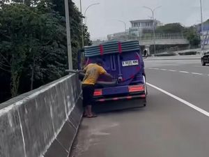 Awal Mula Truk Ketahuan Buang Tinja ke Kali Ciliwung dari Atas Tol Cijago Awal Mula Truk Ketahuan Buang Tinja ke Kali Ciliwung dari Atas Tol Cijago