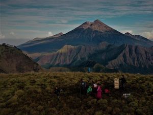 Menjelajahi Bukit Sempana Lombok: Daya Tarik, Rute, dan Tips Mendaki Menjelajahi Bukit Sempana Lombok: Daya Tarik, Rute, dan Tips Mendaki