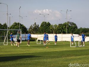 Muncul Wajah Baru di Latihan Persib Hari Ini Muncul Wajah Baru di Latihan Persib Hari Ini