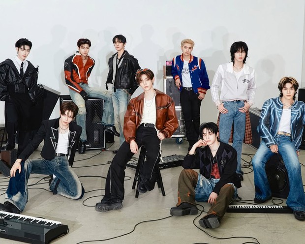 Potret ZEROBASEONE dalam foto konsep full album 'NEVER SAY NEVER'/ Foto: instagram.com/zb1official ZEROBASEONE tampil trendi dalam foto konsep full abum 'Never Say Never' versi ICON