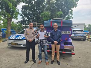 Sopir Truk Buang Tinja ke Sungai Ciliwung Depok Berdalih Lagi Kejar Target Sopir Truk Buang Tinja ke Sungai Ciliwung Depok Berdalih Lagi Kejar Target