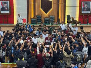 Gubernur Ria Norsan Minta Aparat Lebih Humanis Tangani Demo Gubernur Ria Norsan Minta Aparat Lebih Humanis Tangani Demo