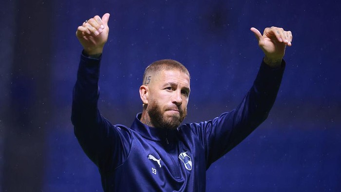 PUEBLA, MEXICO - AUGUST 29: Sergio Ramos of Monterrey acknowledges the fans prio the 7th round match between Puebla and Monterrey as part of the Torneo Apertura 2025 Liga MX at Cuauhtemoc Stadium on August 29, 2025 in Puebla, Mexico. (Photo by Hector Vivas/Getty Images)