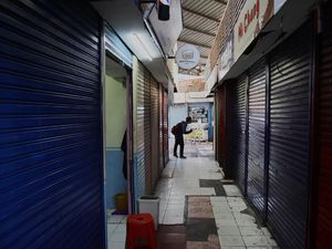 Video: Pihak Koperasi Ngaku Rugi Imbas Kenaikan Harga Sewa Kios di Blok M Video: Pihak Koperasi Ngaku Rugi Imbas Kenaikan Harga Sewa Kios di Blok M