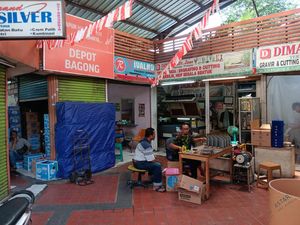 Pedagang Kebingungan Banyak Toko Angkat Kaki dari District Blok M Pedagang Kebingungan Banyak Toko Angkat Kaki dari District Blok M