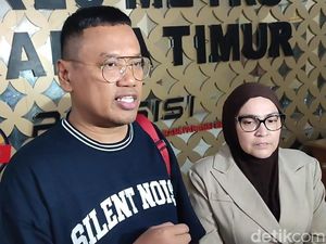 Uya Kuya Muncul di Publik, Bantah Kabur ke Luar Negeri Usai Rumah Dijarah Uya Kuya Muncul di Publik, Bantah Kabur ke Luar Negeri Usai Rumah Dijarah
