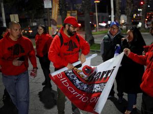 Warga dan Relawan Bersatu, Lawan Ketakutan Razia Imigrasi di Los Angeles