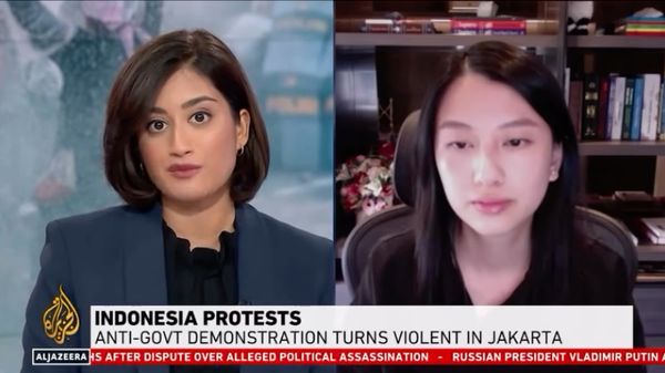8 Foto Abigail Limuria, Aktivis Muda Viral Suarakan Demo DPR ke Media Asing