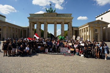 Rumah yang Terbelah: Suara Diaspora di Antara Luka Bangsa