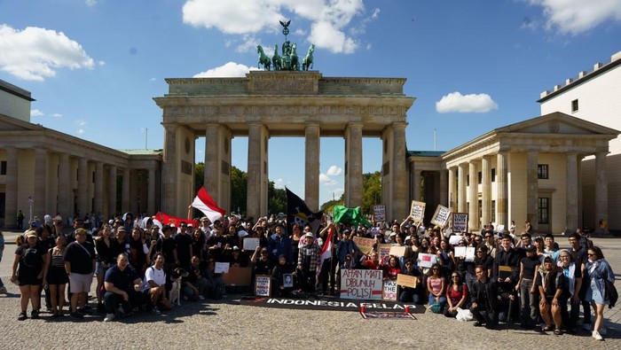 Saat Tanah Air Terasa Asing, Kisah Pilu Para Perantau