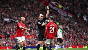 Antony Tinggalkan Liga Inggris: Banyakan Kartu Kuning Ketimbang Gol