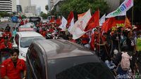 Arus Lalin Kawasan Patung Kuda Tersendat Imbas Demo Buruh