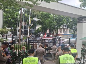 Massa Demo DPRD DKI Jakarta, Minta Transparansi Tunjangan Rumah Rp 70 Juta