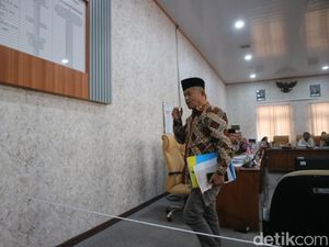 Rombongan Ketua Dewas RSUD Banting Wartawan Peliput Pansus Hak Angket DPRD Pati
