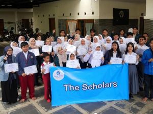 Syamsi Dhuha Foundation Salurkan Beasiswa untuk 47 Mahasiswa dan Pelajar Syamsi Dhuha Foundation Salurkan Beasiswa untuk 47 Mahasiswa dan Pelajar