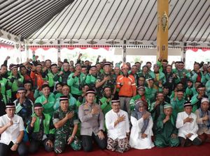 Ratusan Ojol-Forkopimda Magetan Doa Bersama 7 Hari Meninggalnya Affan Ratusan Ojol-Forkopimda Magetan Doa Bersama 7 Hari Meninggalnya Affan