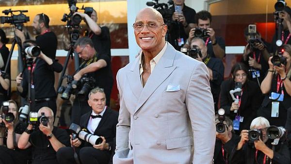 Foto Transformasi Dwayne Johnson Tampil Lebih Kurus di Venice, Bikin Fans Kaget