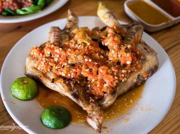 Foodies! Ini 10 Makanan Indonesia Favorit Mark Wiens yang Layak Dicoba