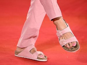 Cara Bedakan Sandal Birkenstock Asli vs Palsu, Kenali Ciri Footbed Ikonisnya