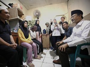 Kunjungi Keluarga Affan, Mensos Sampaikan Duka-Beri Santunan Kematian