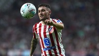 Bek sayap Atletico Madrid, Javi Galan, juga nyaris pindah ke Nottingham Forest. Transfernya batal di menit-menit akhir. (Foto: Image Photo Agency/Getty Images)