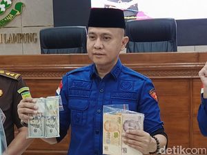 Kejati Geledah Rumah Eks Gubernur Lampung, Emas hingga Mobil Disita Kejati Geledah Rumah Eks Gubernur Lampung, Emas hingga Mobil Disita