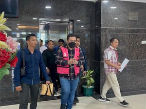 Kejati Sulsel Tangkap Pegawai Bank di Parepare Tilap Duit Nasabah Rp 2,2 M untuk Kripto-Bayar Utang Kejati Sulsel Tangkap Pegawai Bank di Parepare Tilap Duit Nasabah Rp 2,2 M untuk Kripto-Bayar Utang