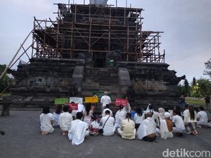 Komunitas Lima Gunung Tapa Bisu di Candi Mendut Magelang Komunitas Lima Gunung Tapa Bisu di Candi Mendut Magelang