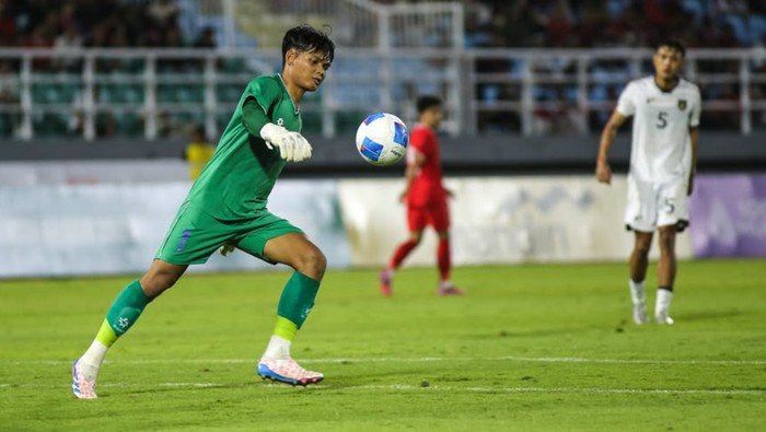 Kop Lokphathip, kiper Laos U-23, yang gemilang melawan Indonesia U-23.