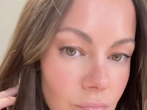 Viral Penampilan Wanita Glow Up di Usia 50 Tanpa Oplas, Ini Rahasianya Viral Penampilan Wanita Glow Up di Usia 50 Tanpa Oplas, Ini Rahasianya
